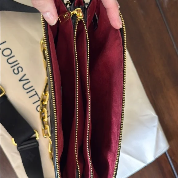 Black Crossbody Bag with Gold Chain + wallet - Picture 6 of 10